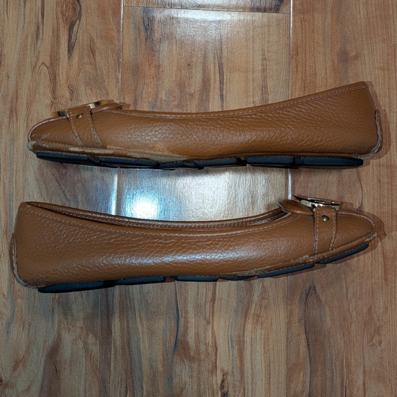 Michael Kors Camel Brown Leather Flats Loafers Gold Accent Hardware Women's 6.5 - Picture 7 of 8
